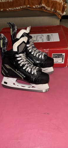 Black CCM Tacks Hockey Skates Regular Width Size 4 (New)