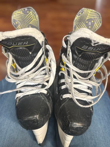 2025 Bauer Supreme M40 Hockey Skates Extra Wide Width Size 1.5 (Used)