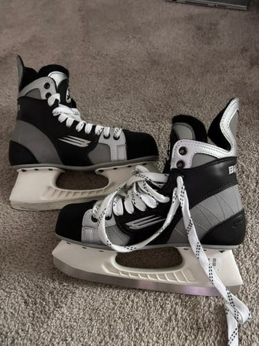 Black 2001 Bauer Vapor 10 Hockey Skates Regular Width 8.5 (New)