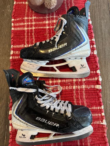 2025 Bauer Vapor Flylite Hockey Skates Regular Width Size 5.5 (Used)