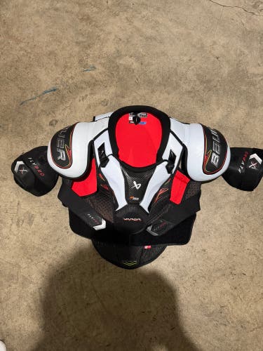 Large Senior Bauer Vapor Flypro Shoulder Pads (Used)