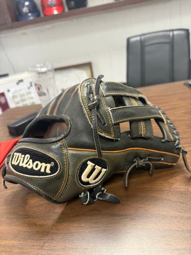 Wilson A2000 RH Infield Baseball Glove 11.5" (Used)