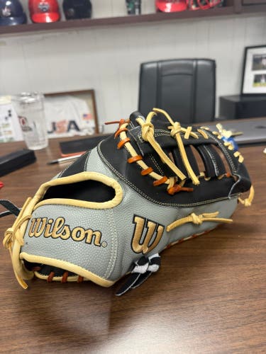 Wilson A2000 RH First Base Baseball Glove 12.5" (New)