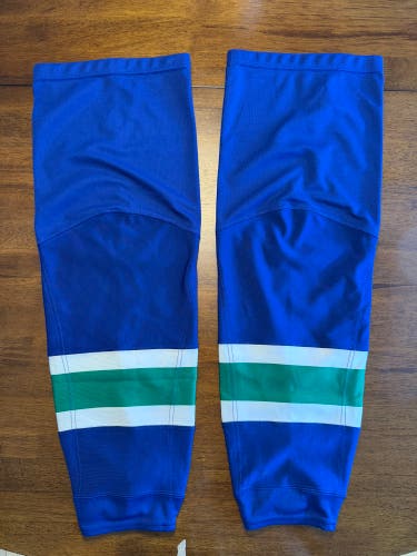NEW! CCM Edge 4.0 Pro Stock Hockey Shin Pad Socks Vancouver Canucks Blue 6014