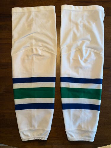 NEW! CCM Edge 4.0 Pro Stock Hockey Shin Pad Socks Vancouver Canucks White 6014