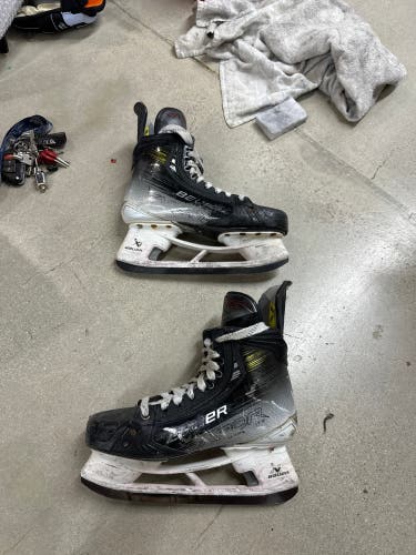 2023 Bauer Vapor Hyperlite 2 Hockey Skates 9.5 + fly ti steel