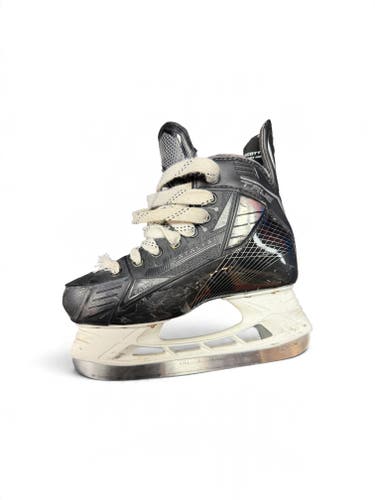True Catalyst Lite Hockey Skates Regular Width Size 3.5 (Used)