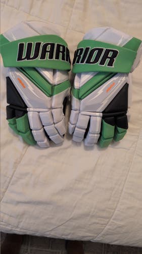 Brand New Warrior Alpha Deluxe Gloves 14"