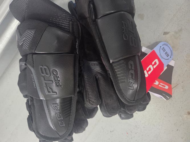 CCM JetSpeed FT8 Pro Gloves 14" (New)