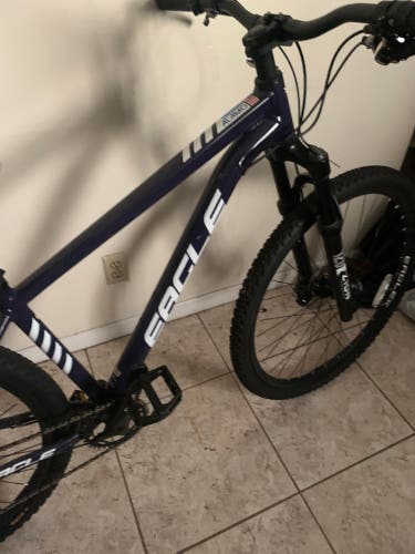 Unisex 2022 Eagle Road Bike (Used)