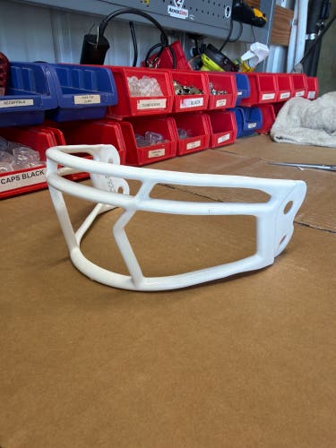 New Riddell Axiom 2B-HP-S Face Mask - White