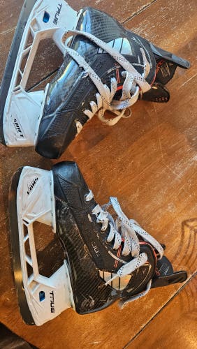 True HZRDUS 9x Hockey Skates Regular Width Size 5.5 (Used)
