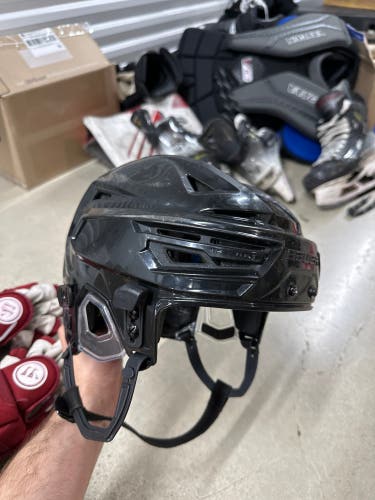Large Bauer Re-Akt 150 Helmet (Used)