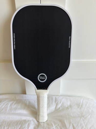 Black Pickleball Paddle (New)