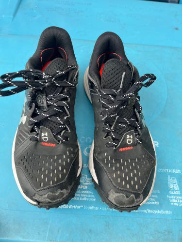 Black Unisex 5Y (Big Kids / Youth) Youth Under Armour Yard MT Turf Shoes (Used)