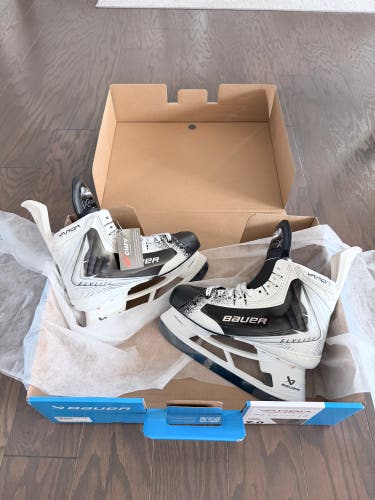 Limited edition  2026 White Bauer Vapor Flylite Hockey Skates Senior size 9 fit 2. Comes with Fly-Ti