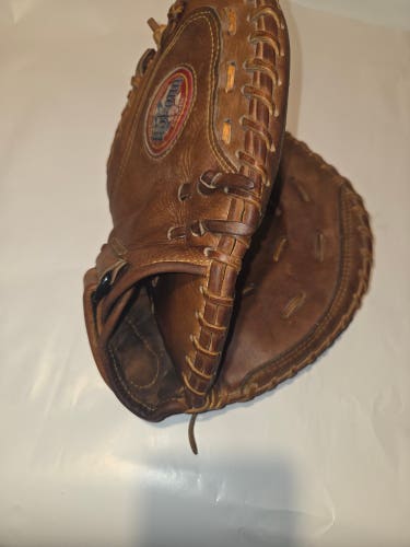 Nokona CM 275 RH Catcher's Softball Glove 33" (Used)
