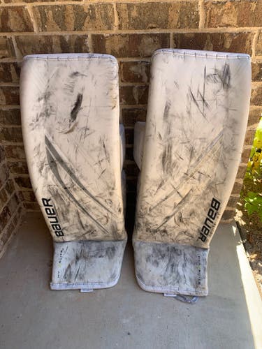 Large Bauer Vapor Hyperlite 2 Goalie Leg Pads (Used)