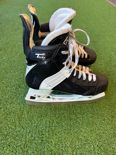 2024 CCM Tacks 652 Hockey Skates Regular Width 6 (Used)