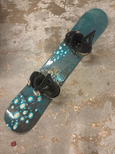 Kid's DC Snowboard With Bindings 138 cm (Used)