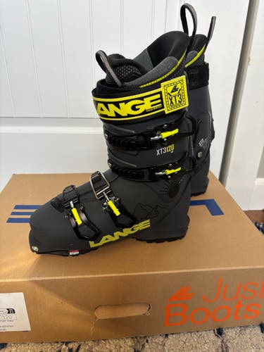 Mondo 25 & 25.5 Men's XT3 free 120 MV GW Ski Boots Stiff Flex (Used)