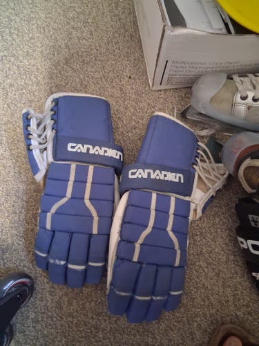 Vintage Canadian HG56 Hockey Gloves 15.5" (Used)