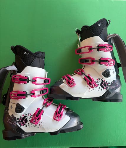 Mondo 25 & 25.5 Black Diamond Shiva 110 Ski Boots (Used)
