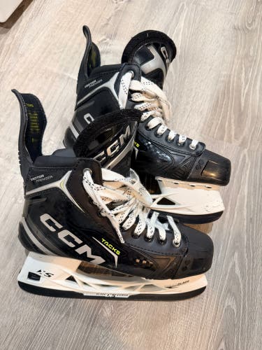 CCM Tacks Vector Premier Hockey Skates - Size 7.5 Regular Width