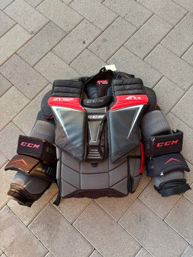 Senior Medium CCM EFlex 2.9 Goalie Chest Protector (Used)