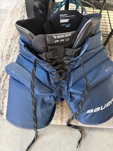 Senior Medium 2024 Bauer Pro Hockey Goalie Pants (Used)