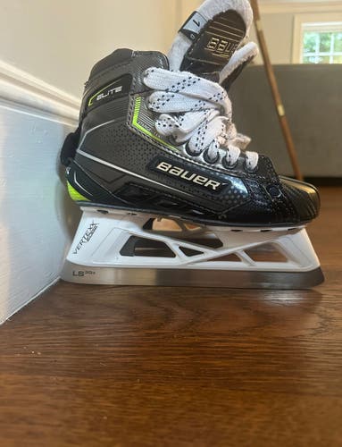 2021 Bauer Elite Hockey Goalie Skates Regular Width Size 1 (Like New - Used)