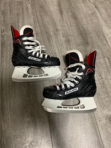 LIKE NEW Bauer Vapor X250 Hockey Skates Regular Width Size 1 (Used)