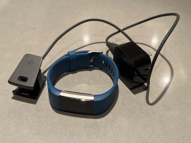 (Used barely) Fitbit charge HR + charger