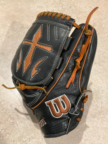 Wilson A2K B23 RHT Pitcher's Baseball Glove 12" (Used)