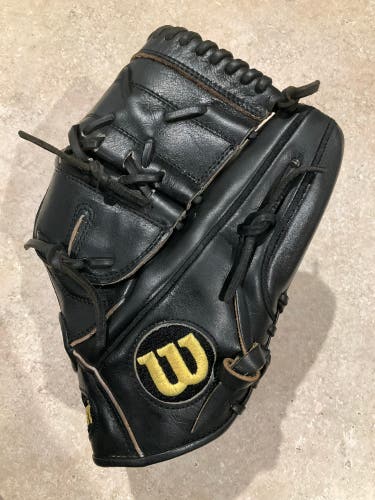 Wilson A2000 CK22 RHT Pitcher's Baseball Glove 11.75" (Used)