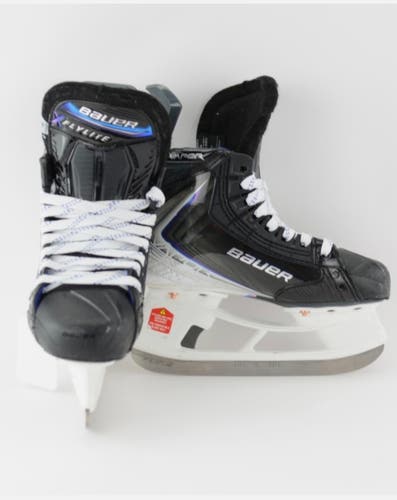 2025 Bauer Vapor Flylite Hockey Skates Regular Width Size 1.5 (Used)