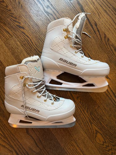 Bauer Tremblant Recreational Hockey Skates Regular Width Size 6 (Used)