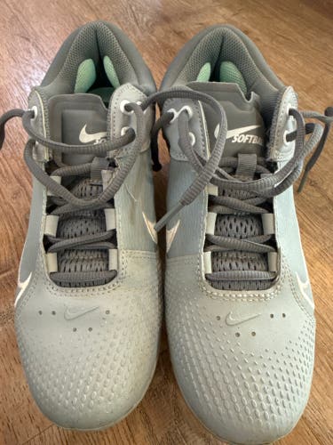7.5 Womens Nike Hyperdiamond 4 Elite (Used)