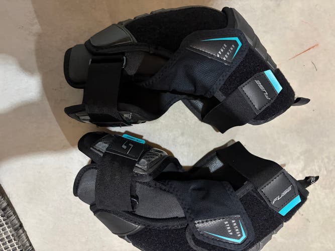 Senior Medium Bauer Supreme Fuse Elbow Pads (New)