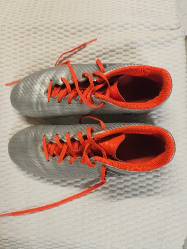 Silver Kids 6Y (Big Kids / Youth) Adidas Cleats (Used)