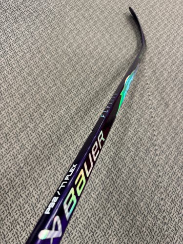 Senior Purple/Teal Bauer Vapor Flylite Right Handed Hockey Stick P92 77 Flex (New)