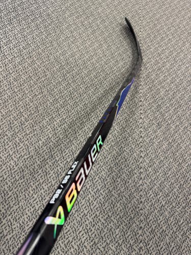 Intermediate Blue Bauer Vapor Flylite Right Handed Hockey Stick P92 55 Flex (New)