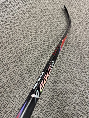 Intermediate Red Bauer Vapor Flylite Right Handed Hockey Stick P92 55 Flex (New)