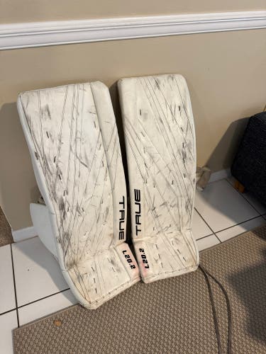 34" 2022 True L20.2 Goalie Leg Pads (Used)