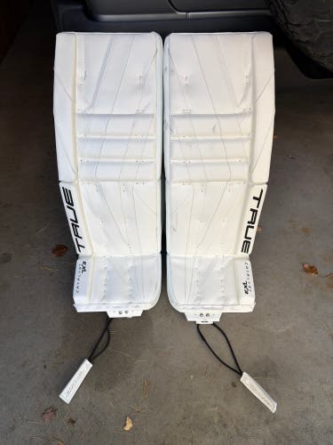 33" True Catalyst 7X3 Goalie Leg Pads (Used)