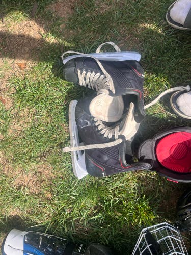 Black Tour TR 750 Hockey Skates 9 (Used)