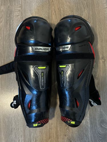 Senior Bauer Vapor Hyperlite 15" Shin Pads (Used)