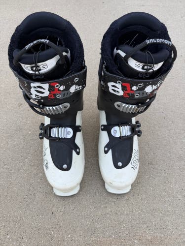 Mondo 27 & 27.5 Men's Salomon Ski Boots Medium Flex (Used)