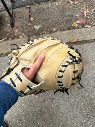 2025 Wilson Catcher's A200 dpcm Baseball Glove 33" (Used)