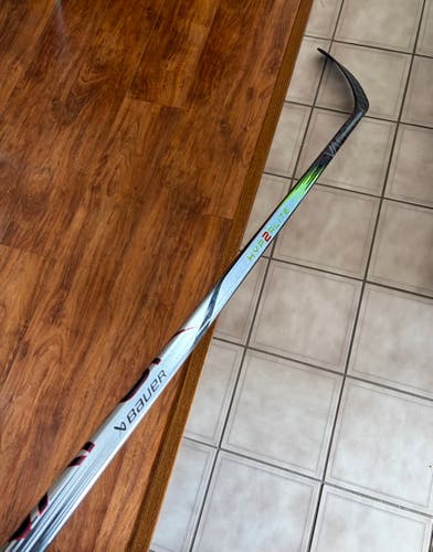 Intermediate Bauer Vapor Hyperlite 2 Right Handed Hockey Stick P92 65 Flex (Used)